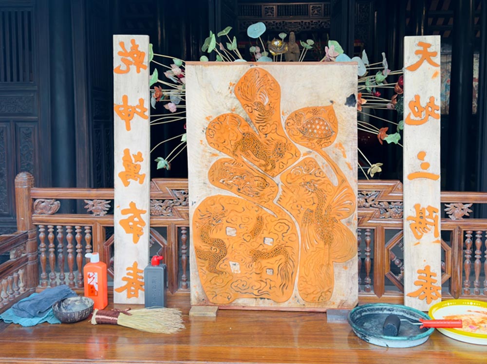 The woodblock set printed with the words Phuc Tu Linh is researched and restored by the project group "Reviving the Lien craft of Chuon village". Photo: Bach Chau.