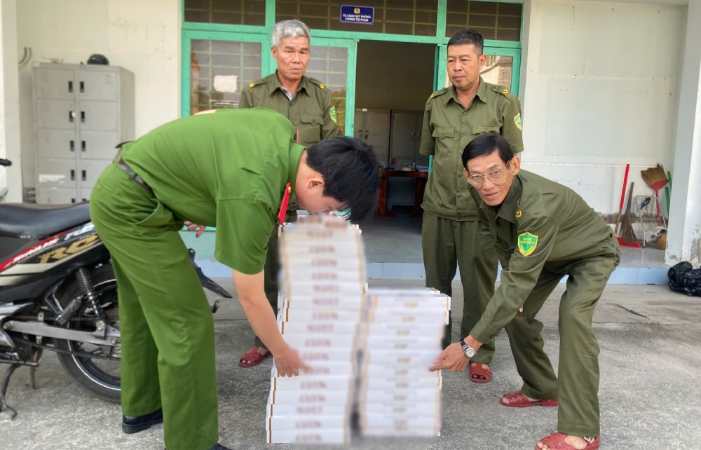 증거물은 밀수 담배 750갑(금지품)입니다. 사진: 공안 제공