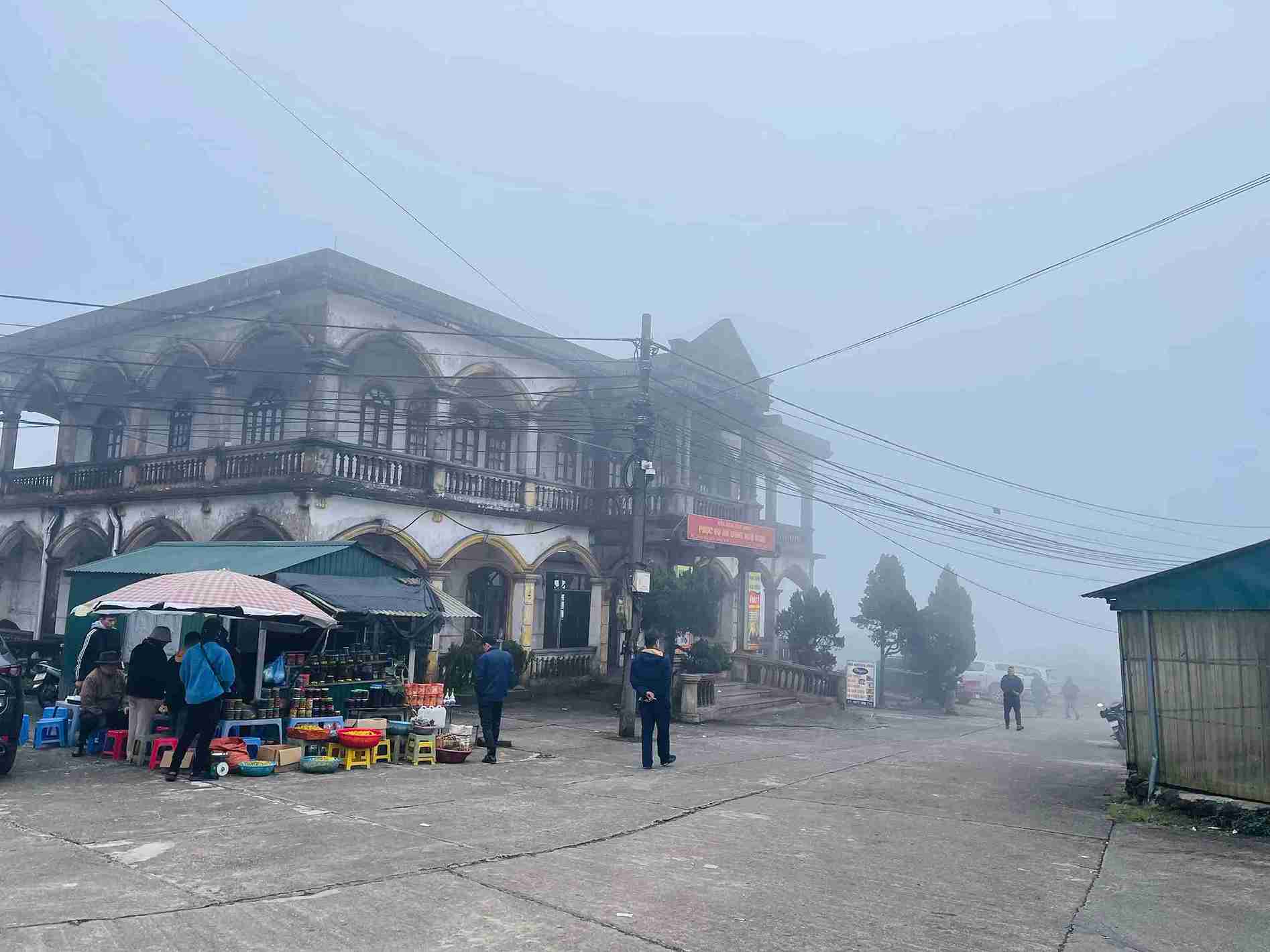 11°Cの寒さは、観光客に異なる体験をもたらします。写真:ハイ・ゴック