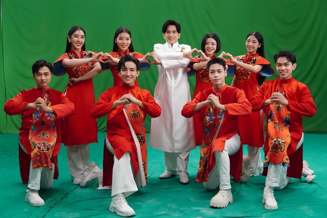 Dan Truong sings Tet music. Photo: Artist provided.