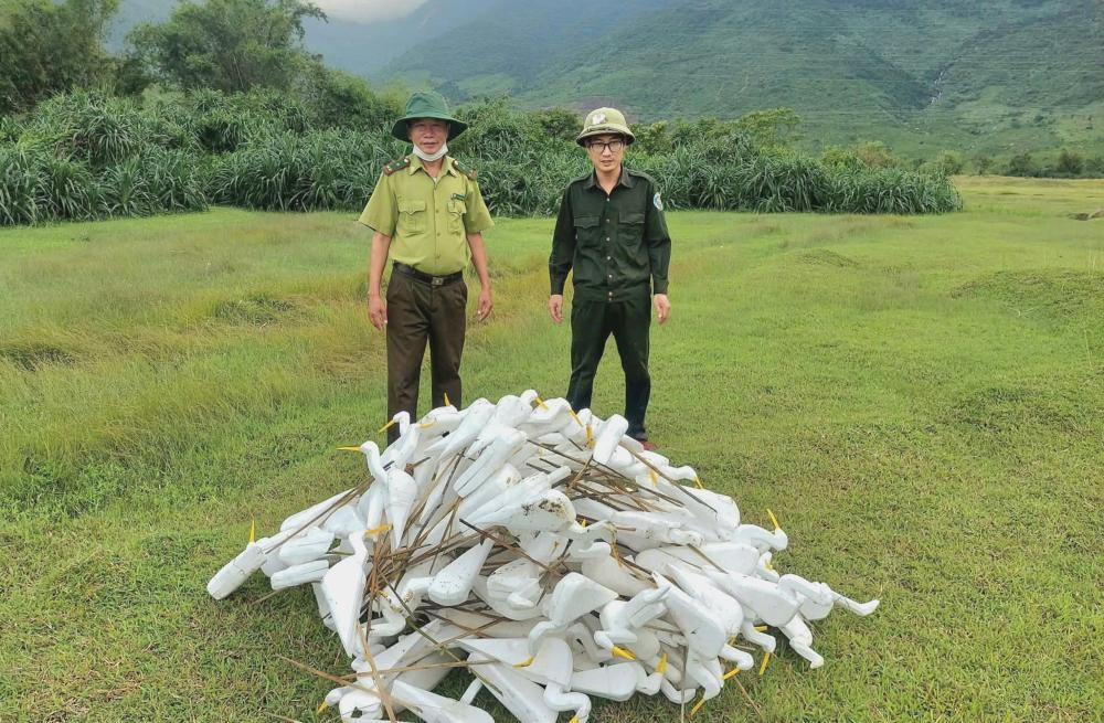 So co gia phuc vu bay chim bi thu giu khong ngung tang qua cac dot.