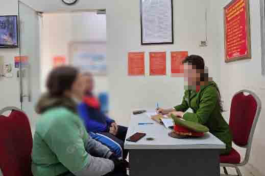 Waste prevention officers have an obligation to provide evidence when threatened or suppressed. Photo: Hanoi City Police