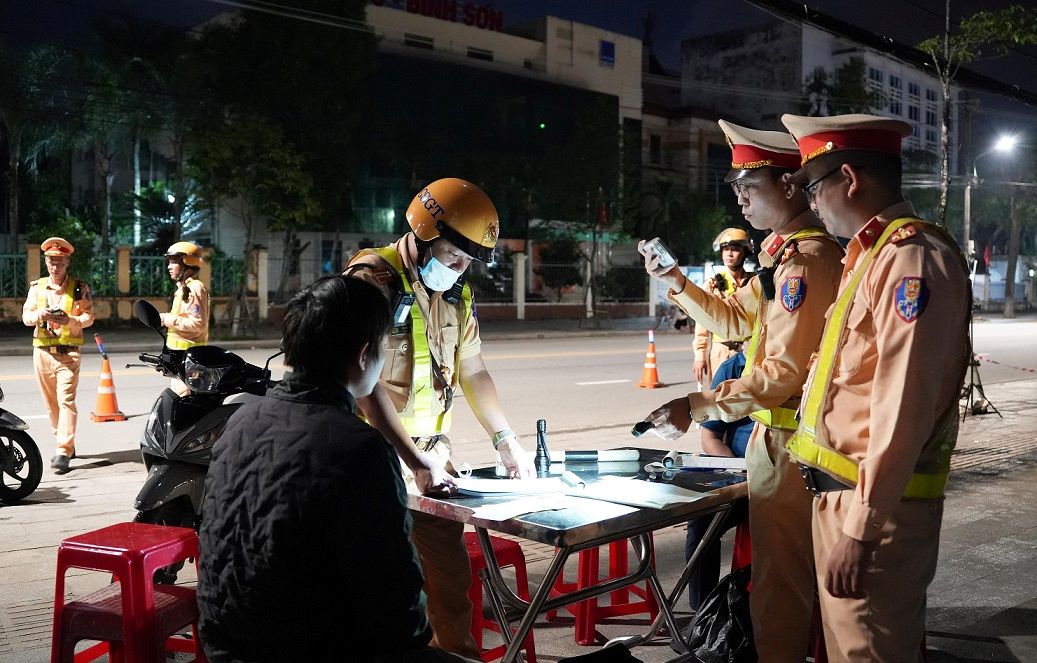 A case of alcohol concentration violation was administratively sanctioned by the Traffic Police Department of Quang Ngai Provincial Police. Photo: Vien Nguyen