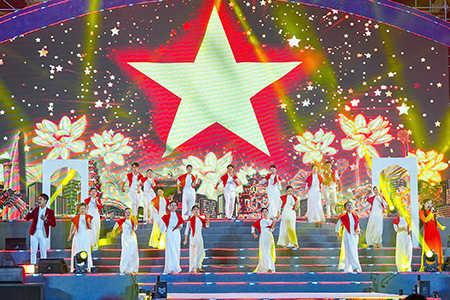 2026年新年を迎えるハイフォン特別芸術プログラム「千年の粋 - 時代を超越」は、多くの人々の注目を集めています。写真:ハイフォン電子情報ポータル