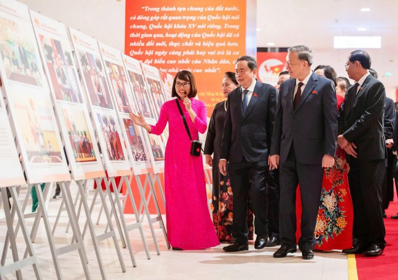 General Secretary To Lam; Politburo Member, National Assembly Chairman Tran Thanh Man and leaders, former leaders of the Party and State visit the photo exhibition "Vietnam National Assembly - 80 years of inheritance and development" at the National Convention Center, August 27, 2025. Photo: Pham Thang
