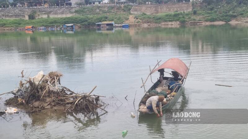 Sinh ke dan lang chai gap kho moi khi song Lo buoc vao mua nuoc can. Anh: Viet Bac