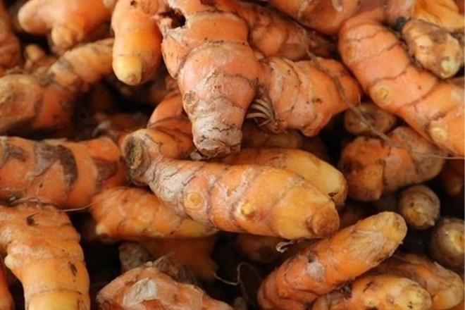 Turmeric and vitamin D have the ability to enhance resistance. Photo: Kieu Vu