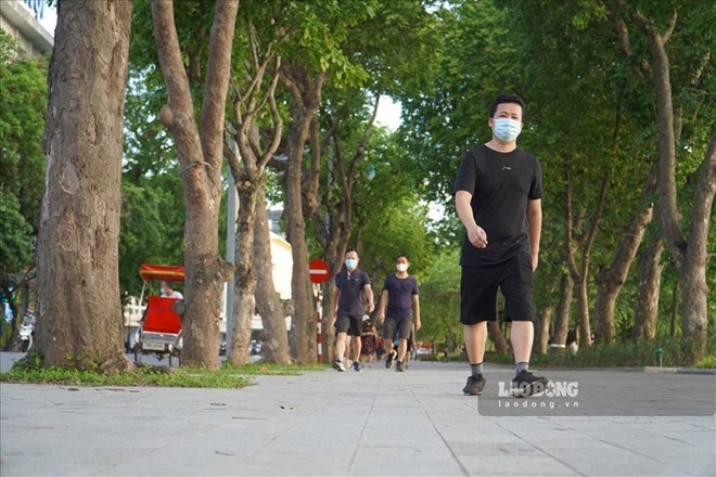 Lack of exercise causes the body to weaken comprehensively. Photo: Tung Giang