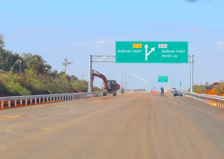A section on the Khanh Hoa - Buon Ma Thuot expressway. Photo: Hoang Tuyet