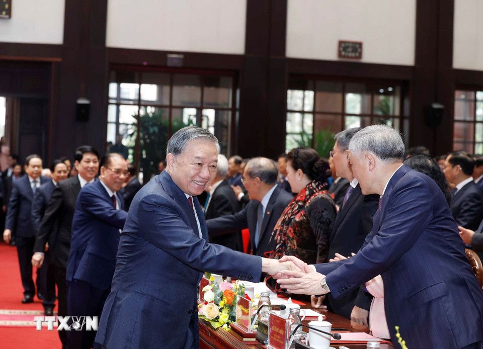 Tong Bi thu To Lam va cac lanh dao, nguyen lanh dao Dang, Nha nuoc du Le ky niem. Anh: TTXVN