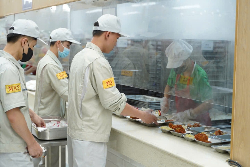 According to Anphabe Company, 2025 is not an easy year for most workers. Photo: Den Phu