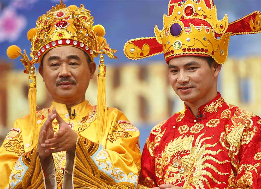 People's Artist Quoc Khanh and People's Artist Xuan Bac at Tao Quan. Photo: Producer