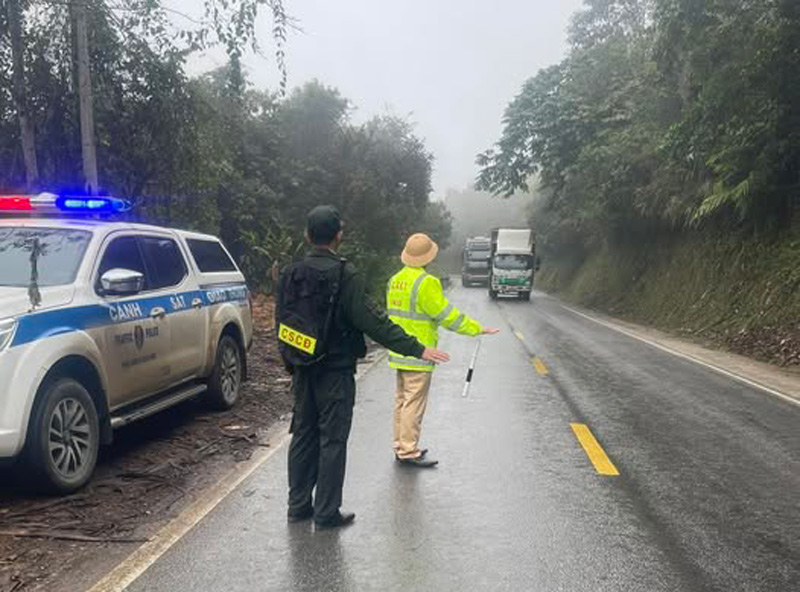 Luc luong chuc nang tuc truc dieu tiet giao thong. Anh: Phong CSGT Cao Bang