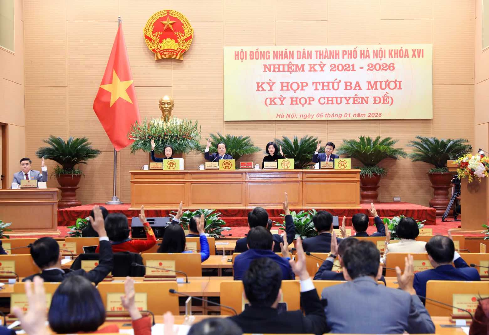 The 30th session of the City People's Council has approved many important contents under its authority. Photo: Hanoi City People's Council