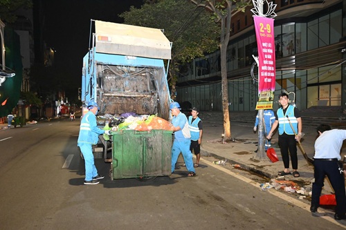 Hanoi assigns environmental management responsibility to wards and communes. Photo: Urenco