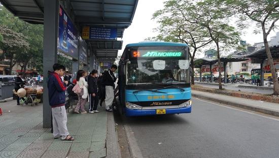 Tet Duong lich, van tai cong cong Ha Noi phuc vu 245.000 khach. Anh: Minh Hanh 