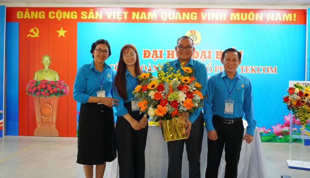 Mr. Nguyen Minh Trung was elected as Chairman of the Grassroots Trade Union of TEKCOM Joint Stock Company. Photo: Provided by the Grassroots Trade Union