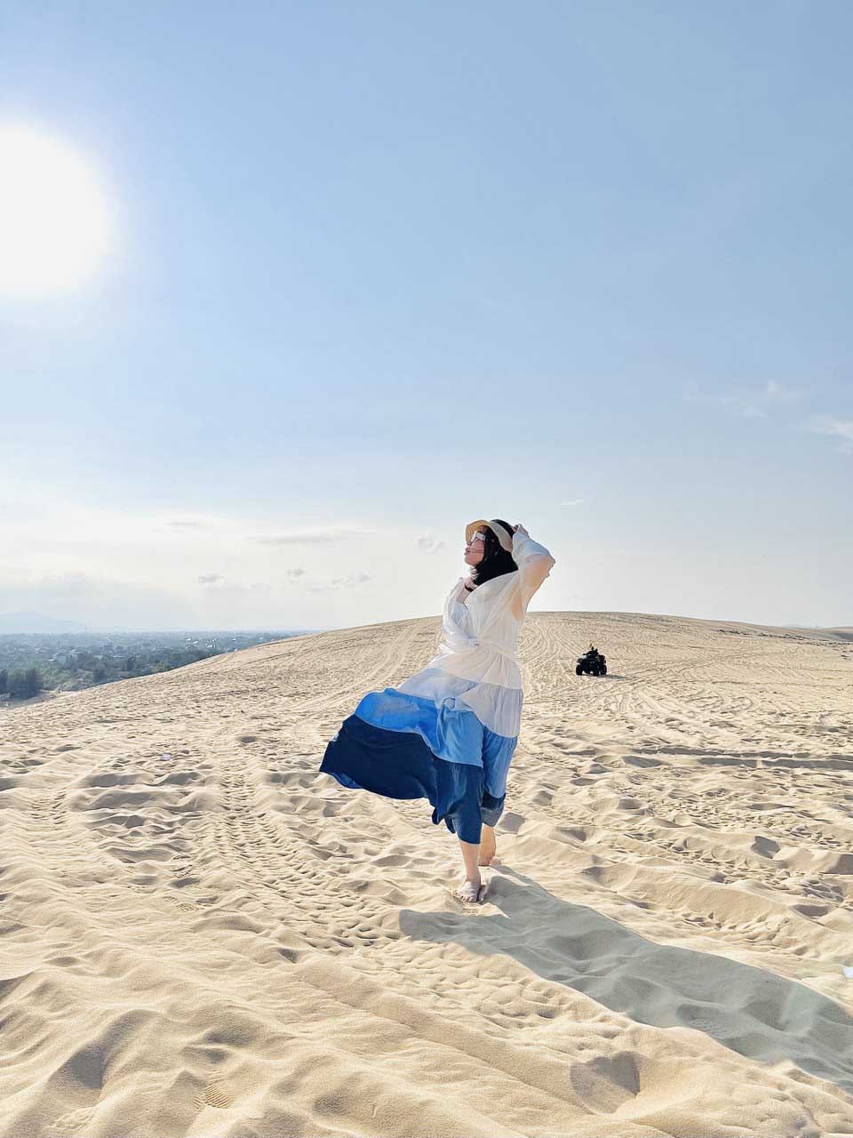 Quang cảnh ở đồi cát mang một nét hoang sơ, mộc mạc, đầy lãng mạn.