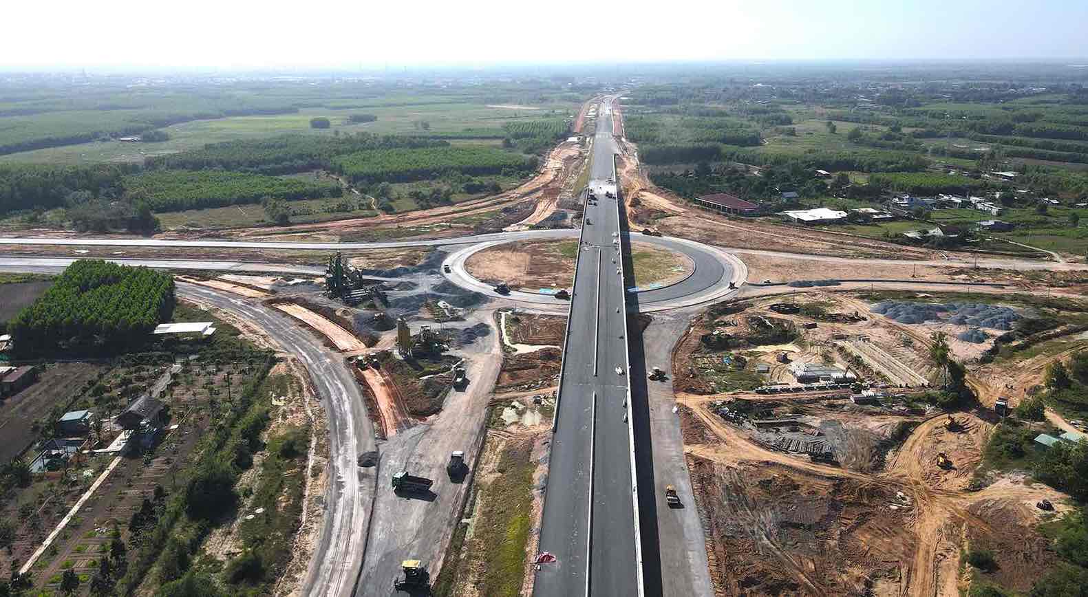 Ring Road 3 of Ho Chi Minh City section passing through Dong Nai province has technically opened 5 km of expressway. Photo: HAC