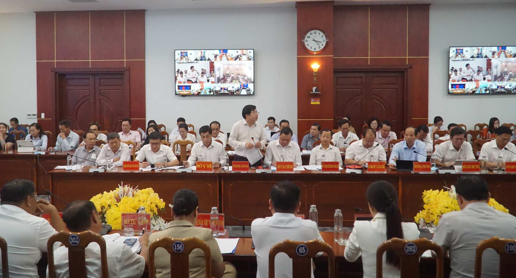 Cac dai bieu dong gop nhieu vao ke hoach tang tuong 10% cho nam 2026. Anh: Nhat Ho