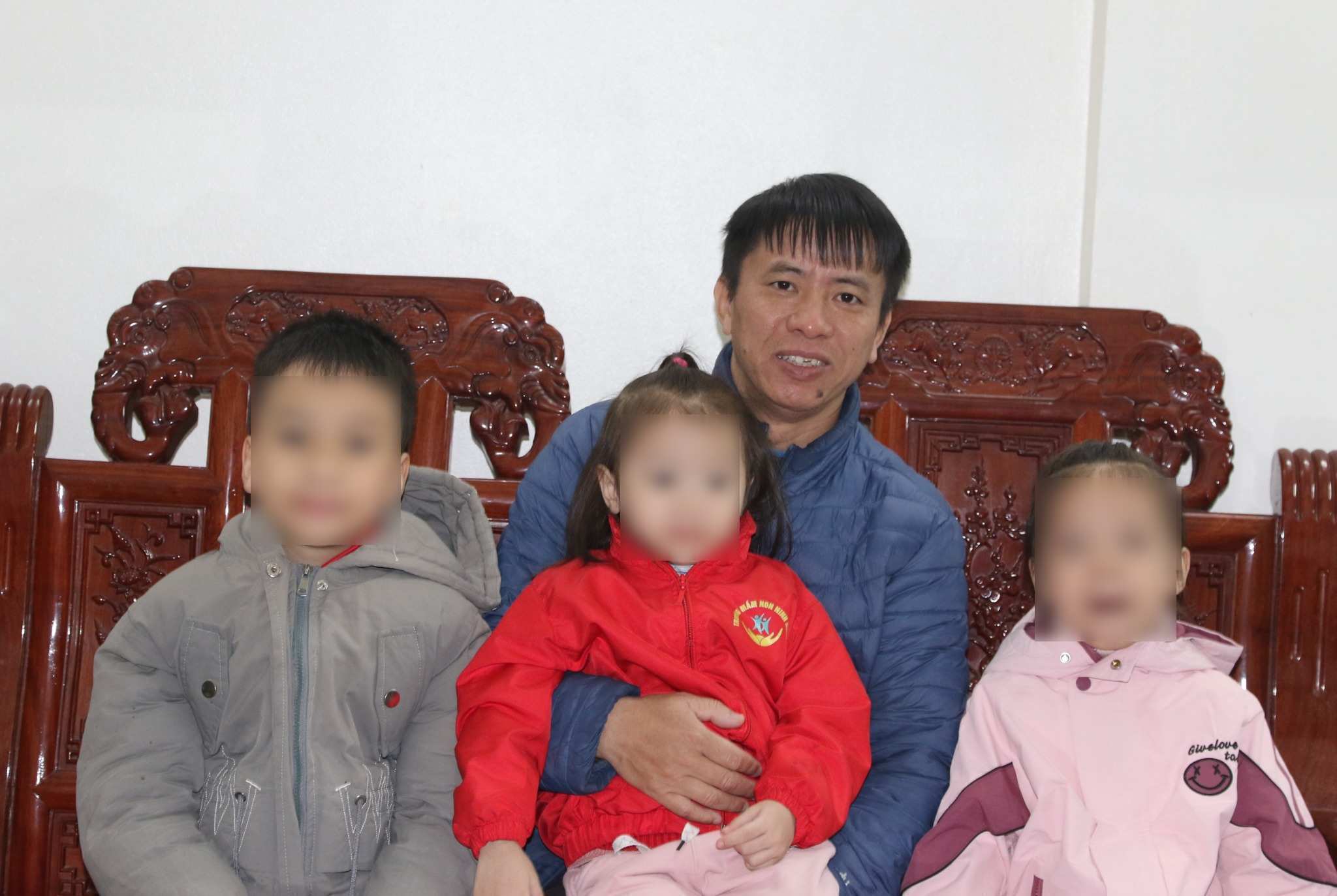 Niem vui cua gia dinh anh Mai Van Phuong trong can nha moi xay tu nguon von vay cua Ngan hang Chinh sach xa hoi tinh Ninh Binh. Anh: Dieu Anh