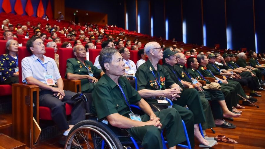 There will be 2 levels of Tet Nguyen Dan Binh Ngo gifts for people with meritorious services. Photo: The Dai