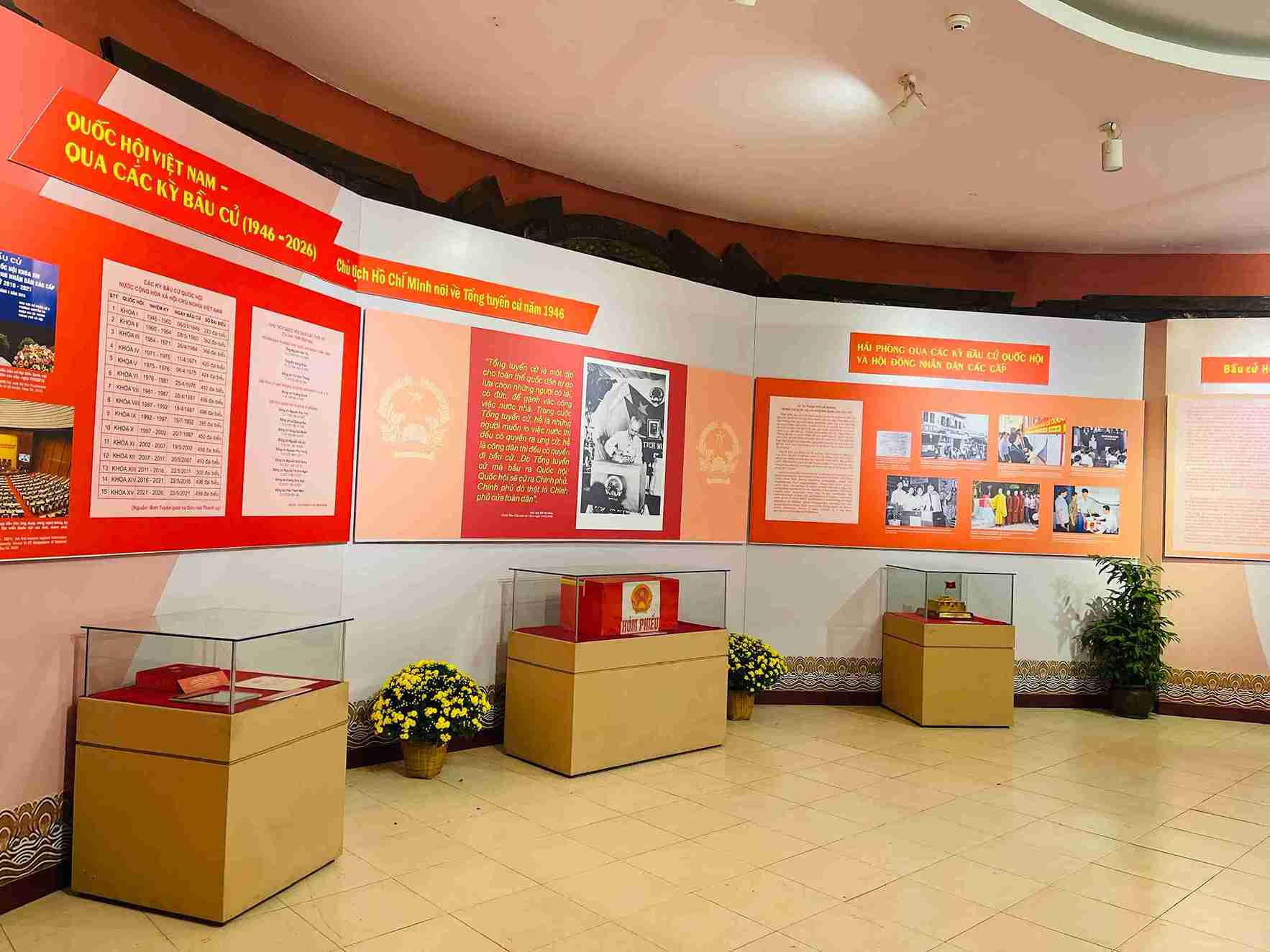 Toan canh khong gian trung bay chuyen de tai Bao tang Hai Phong. Anh: Mai Huong