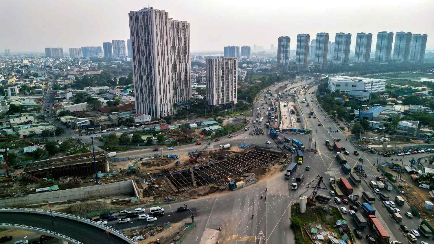 Se espera que el tunel que conecta la autopista TPHCM - Long Thanh con Mai Chi Tho se abra al trafico el 15 de enero de 2026. Foto: Anh Tu