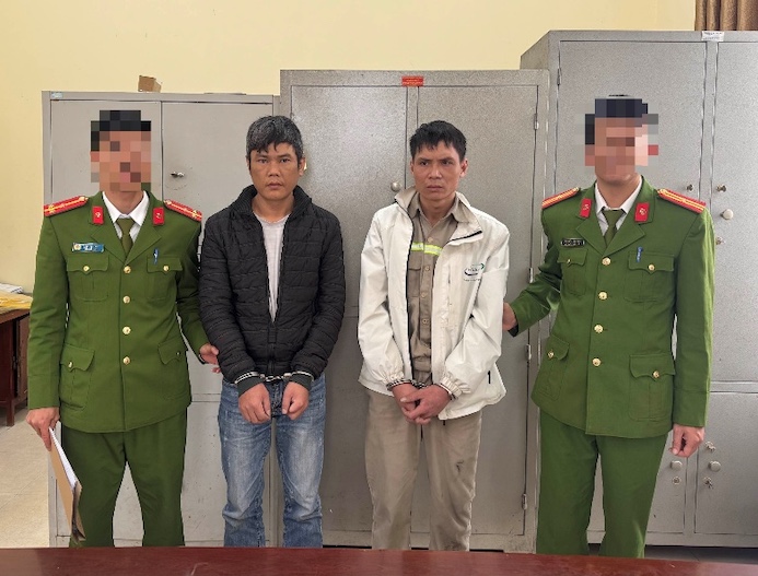 Đối tượng Vũ Minh Phương và Đào Văn Hiến tại cơ quan Công an. Ảnh: Công an tỉnh Hưng Yên

