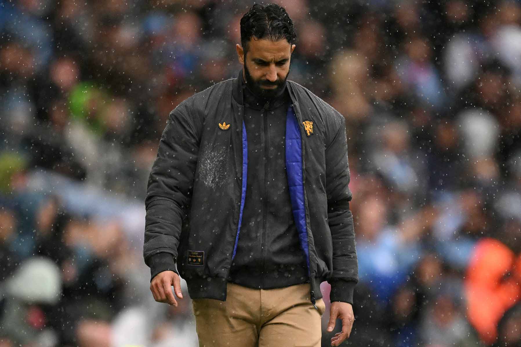 Ruben Amorim mat viec vi qua tu phu. Anh: AFP