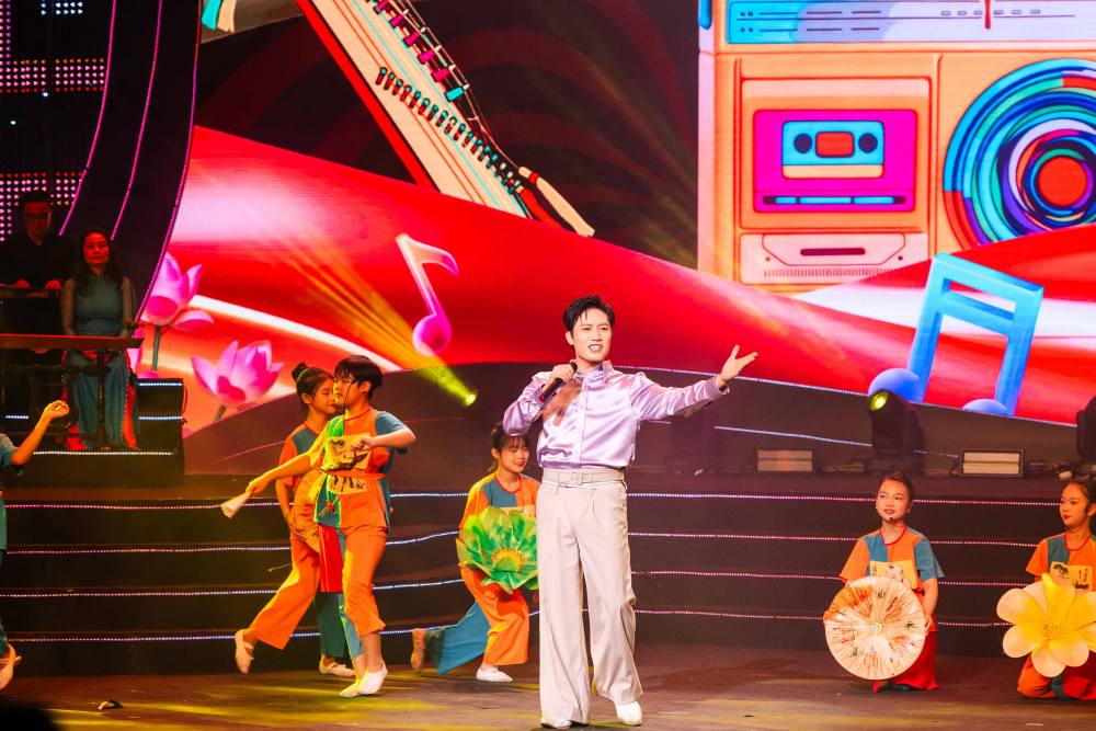 Dan xen giua am nhac nghe thuat truyen thong va hoi tho duong dai. Anh: Ban To chuc