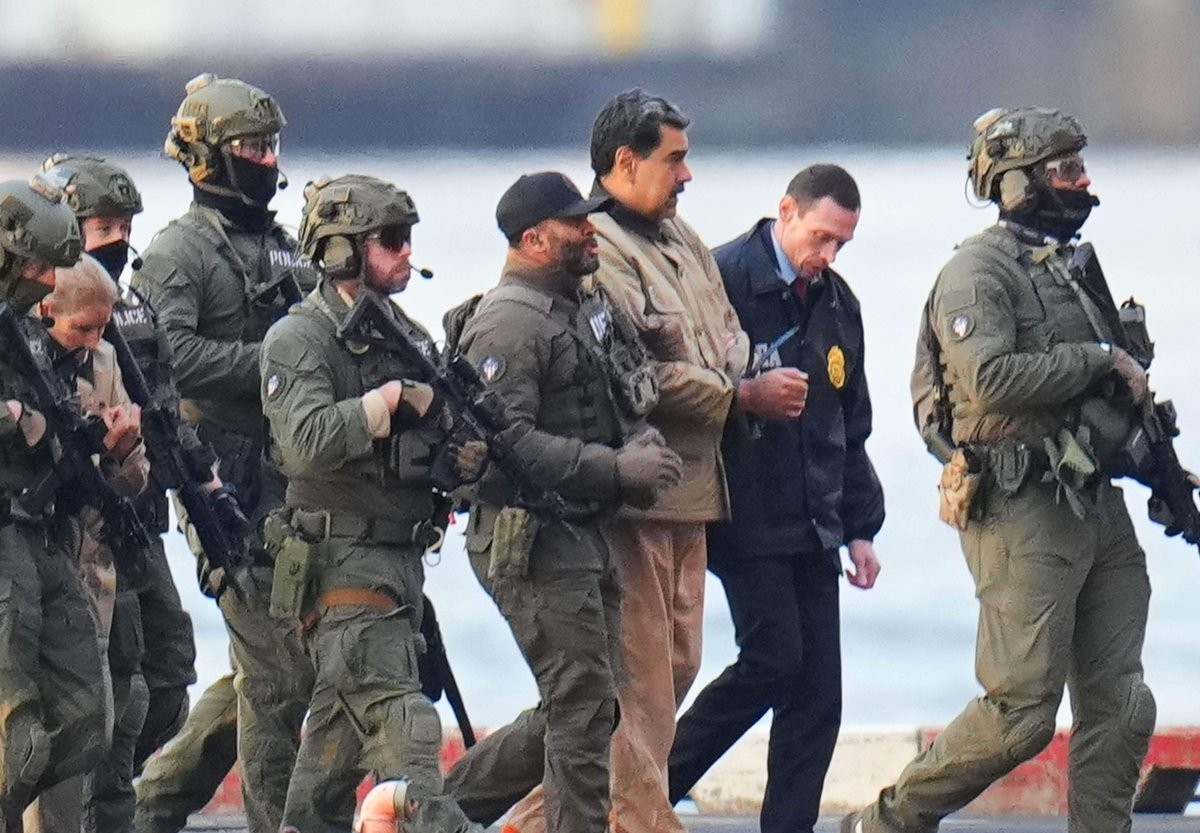 El presidente venezolano Nicolas Maduro es escoltado al tribunal en Estados Unidos el 5 de enero. Foto: Xinhua/VCG