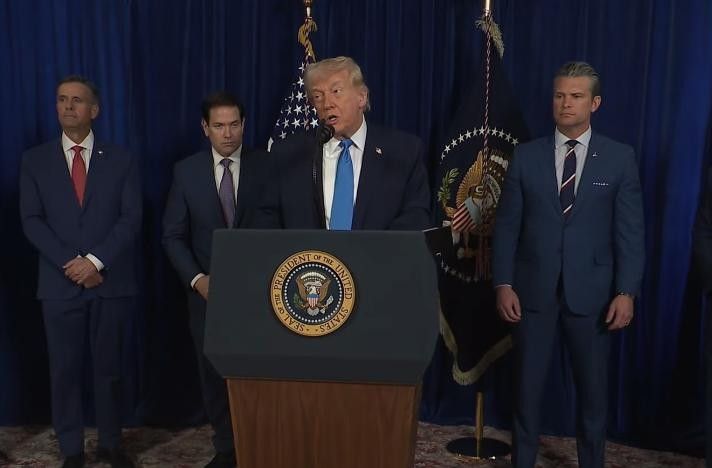 US President Donald Trump, War Secretary Pete Hegseth (right) and US officials hold a press conference on the arrest of the Venezuelan President, January 3, 2026. Photo: Xinhua