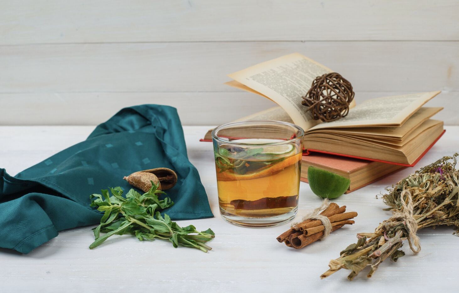 Combining L-theanine and magnesium is said to help sleep easily, sleep deeply and stay awake during the day. Photo: Thuy Duong