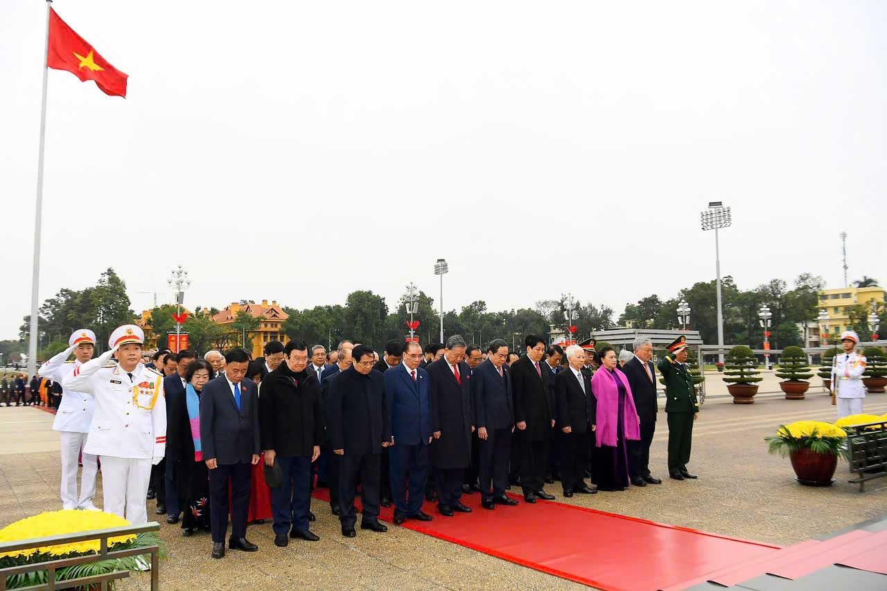 Cac lanh dao, nguyen lanh dao Dang, Nha nuoc den dat vong hoa va vao Lang vieng Chu tich Ho Chi Minh. Anh: Hai Nguyen.