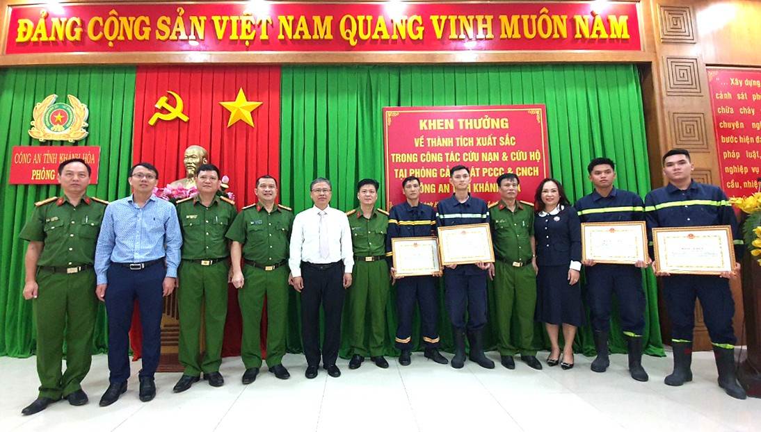Khanh Hoa promulgates regulations on the implementation of bonus regimes for officials, civil servants, and employees. Photo: Phuong Linh