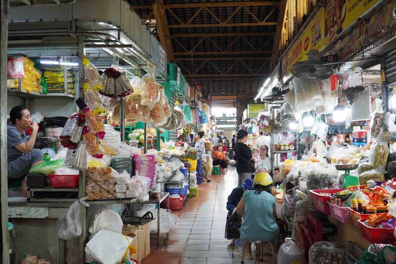 Khong khi buon ban tram lang tai cho truyen thong TPHCM. Anh: Ngoc Le