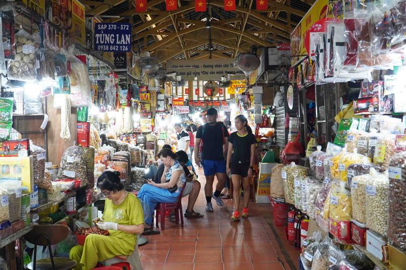 購買力が弱く、ホーチミン市の小規模トレーダーはテトの時期に苦労しています。写真:ゴック・レ