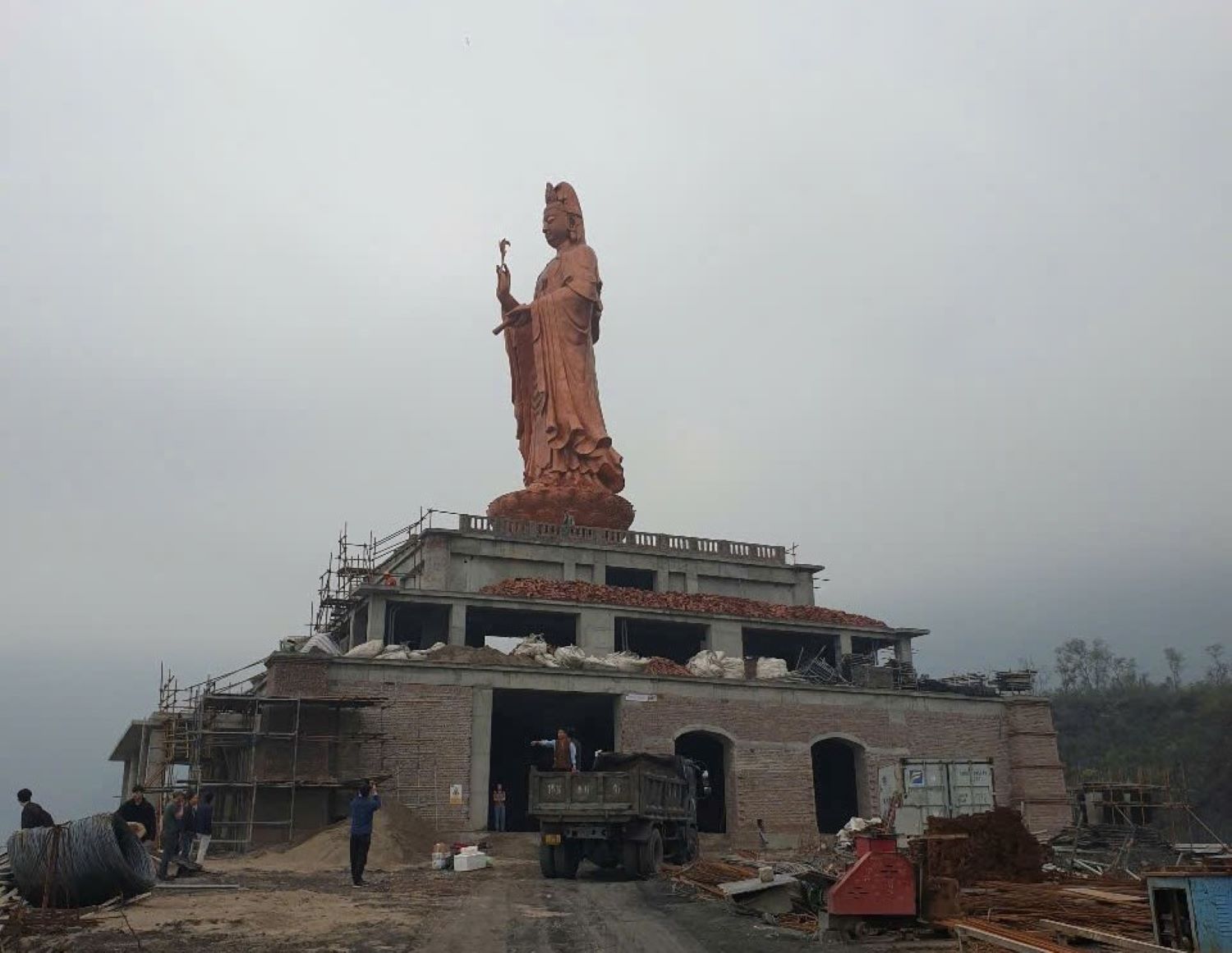 Cong trinh gop phan phat trien du lich, phuc vu du khach tham quan, nghien cuu hoc tap tim hieu ve thien phai Truc Lam va cac net van hoa lich su tai Yen Tu. Anh: Nguyen Hung