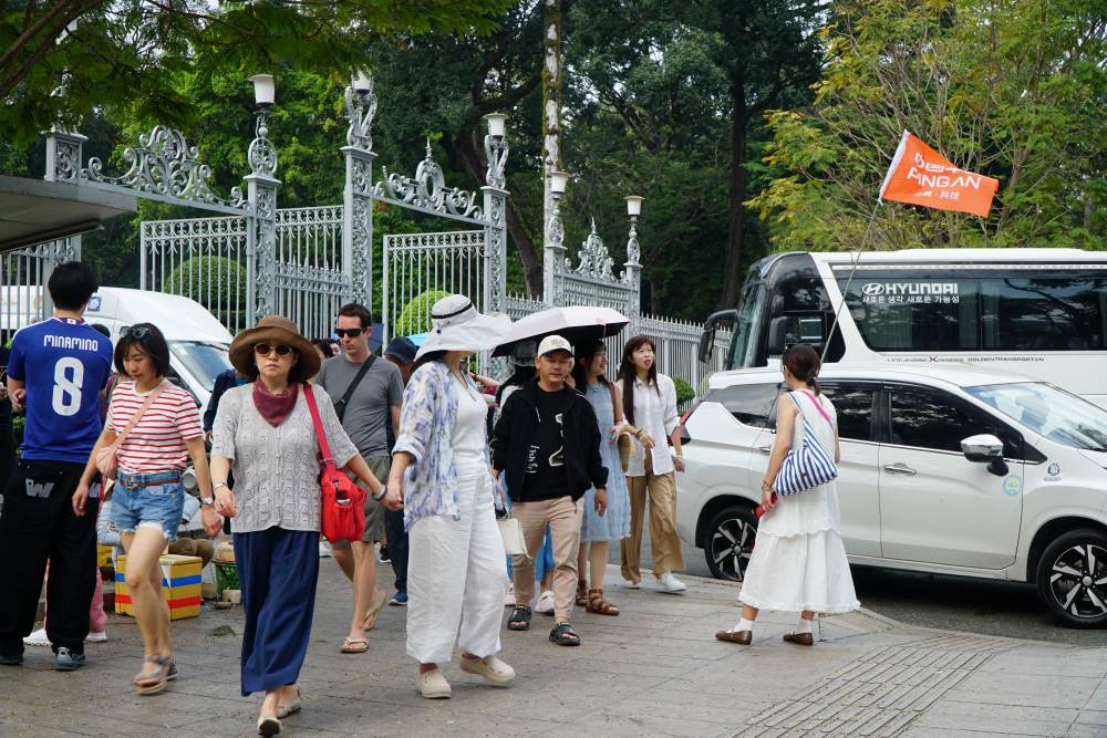 TPHCM la mot trong nhung diem den thu hut doan khach quoc te. Anh: Thanh Chan