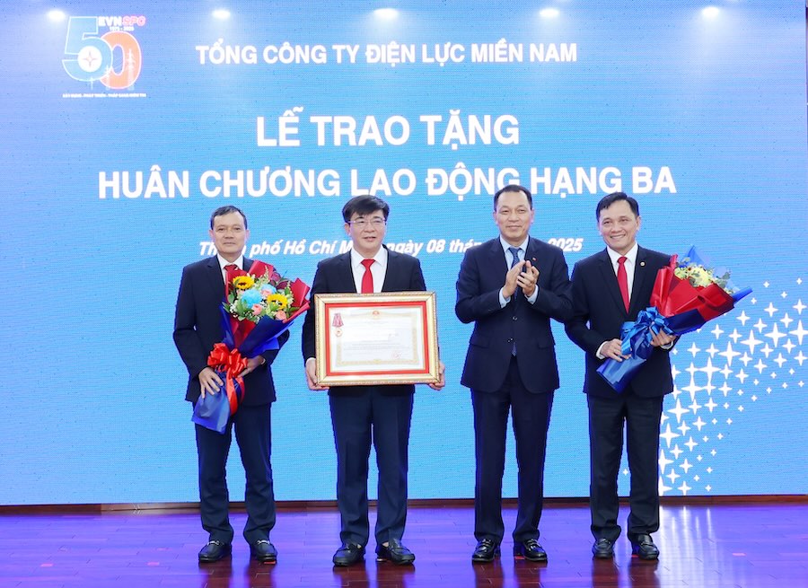 In 2025, EVNSPC was honored to be awarded the Third-class Labor Medal by the Party and State. Photo: EVNSPC