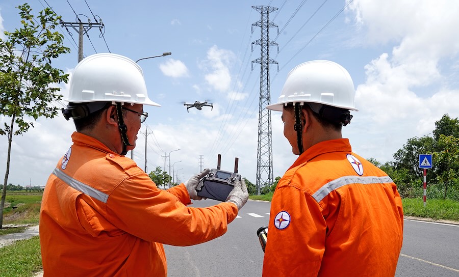 EVNSPC ung dung Flycam vao cong tac quan ly, van hanh luoi dien. Anh: EVNSPC