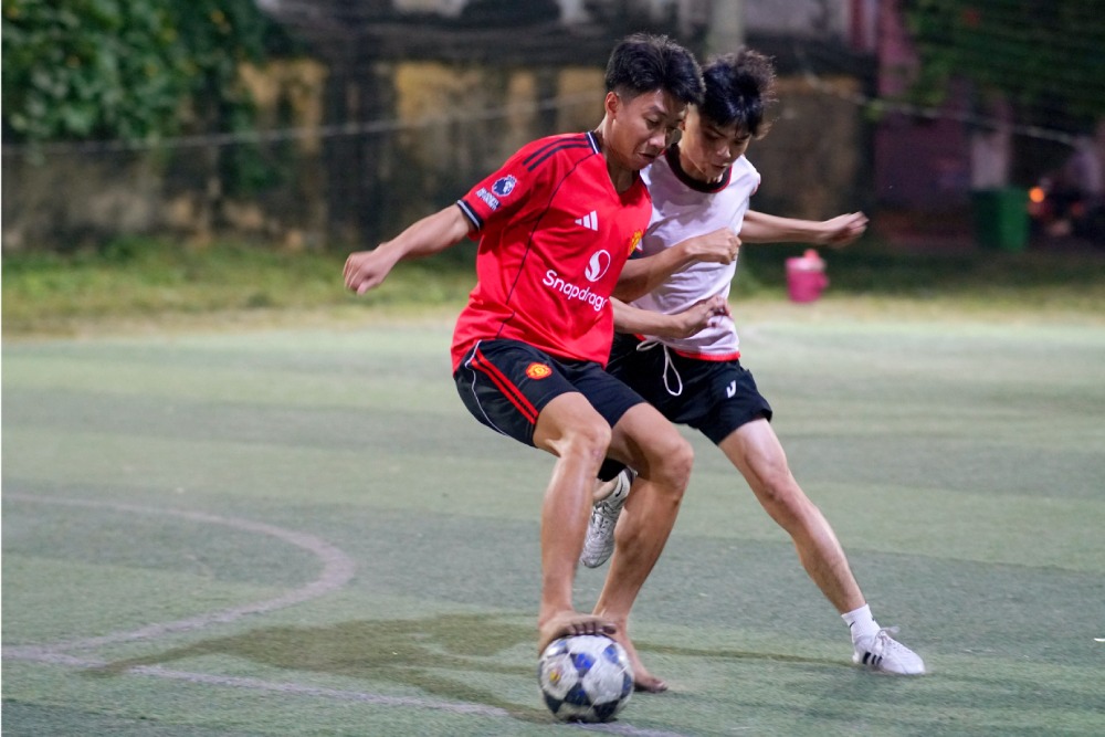 Pha tranh bong quyet liet giua cac van dong vien tai Hoi thao CNLD An Giang Samho. Anh: Cam Tu