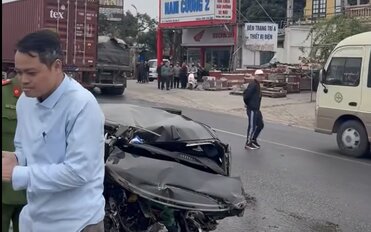 O to con bi xe tai cho cat tong nat gan cau vuot Nhu Quynh, Hung Yen. Anh: Nguoi dan