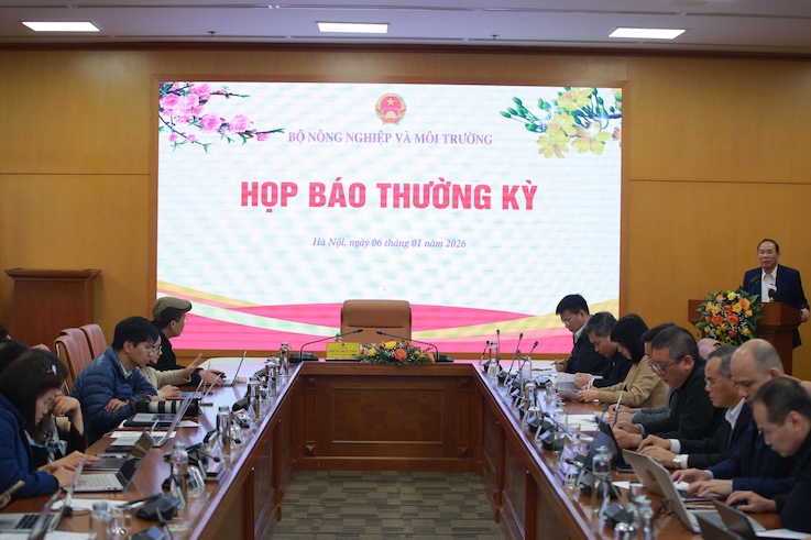 Thu truong Phung Duc Tien khang dinh toan nganh nong nghiep va moi truong da rat no luc trong nam 2025. Anh: