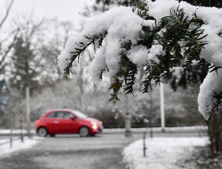 The cold air mass from the Arctic is causing severe cold and frost throughout Europe. Photo: Xinhua