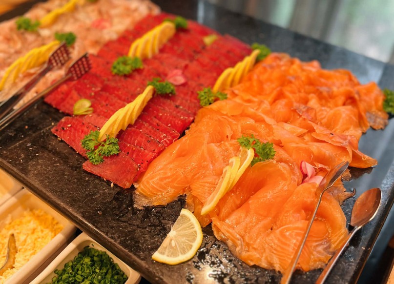 Gravlax salted salmon will help change the taste of family meals on cold winter days. Photo: Mai Chau