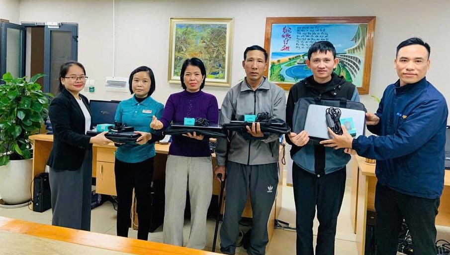 Computers support union members and workers in difficult circumstances. Photo: Thanh Hoa Trade Union