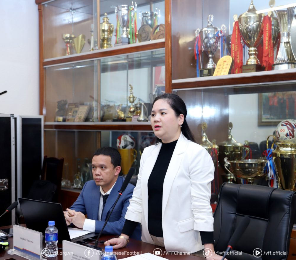Ba Nguyen Thanh Ha phat bieu tai cuoc hop. Anh: VFF
