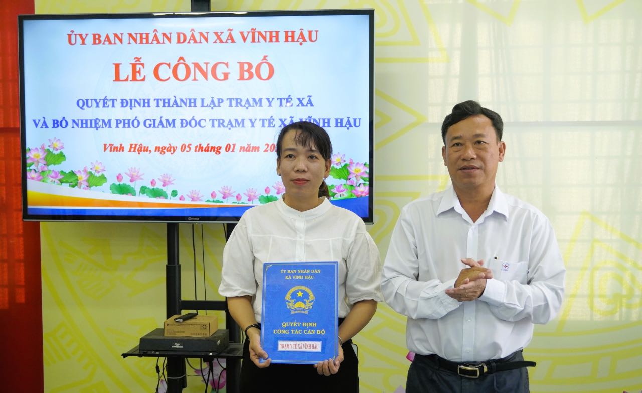 Vinh Hau Commune People's Committee (An Giang province) organizes the ceremony to announce the establishment of Vinh Hau Commune Health Station. Photo: Dang Son